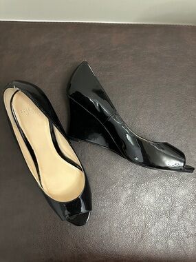Sz 7.5 (7) New Cole Haan Black Patent Peep Toe Wedge Heels.